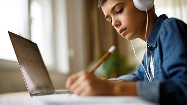 تأثیر کلاس‌های آنلاین بر یادگیری دانش‌آموزان